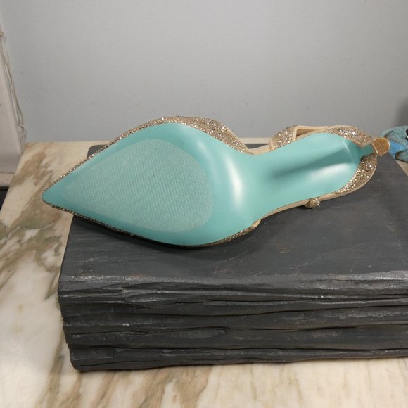 Sexy Betsey Johnson Women's SB-Rocky Pump, Light Gold, 8 - Picture 9 of 10